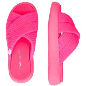 TOMS :  Mallow Crossover Slides !
